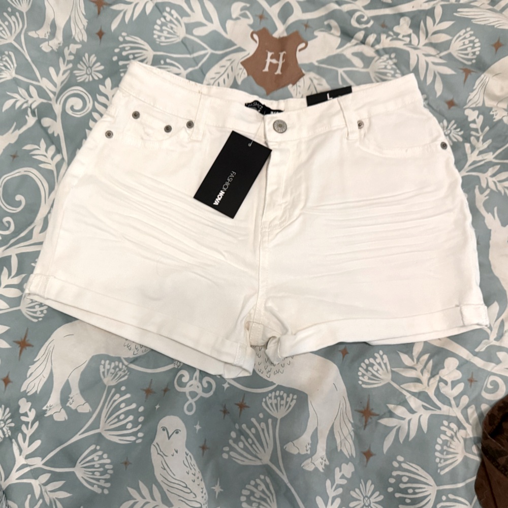 NWT White Denim Shorts Sz L Fashion Nova